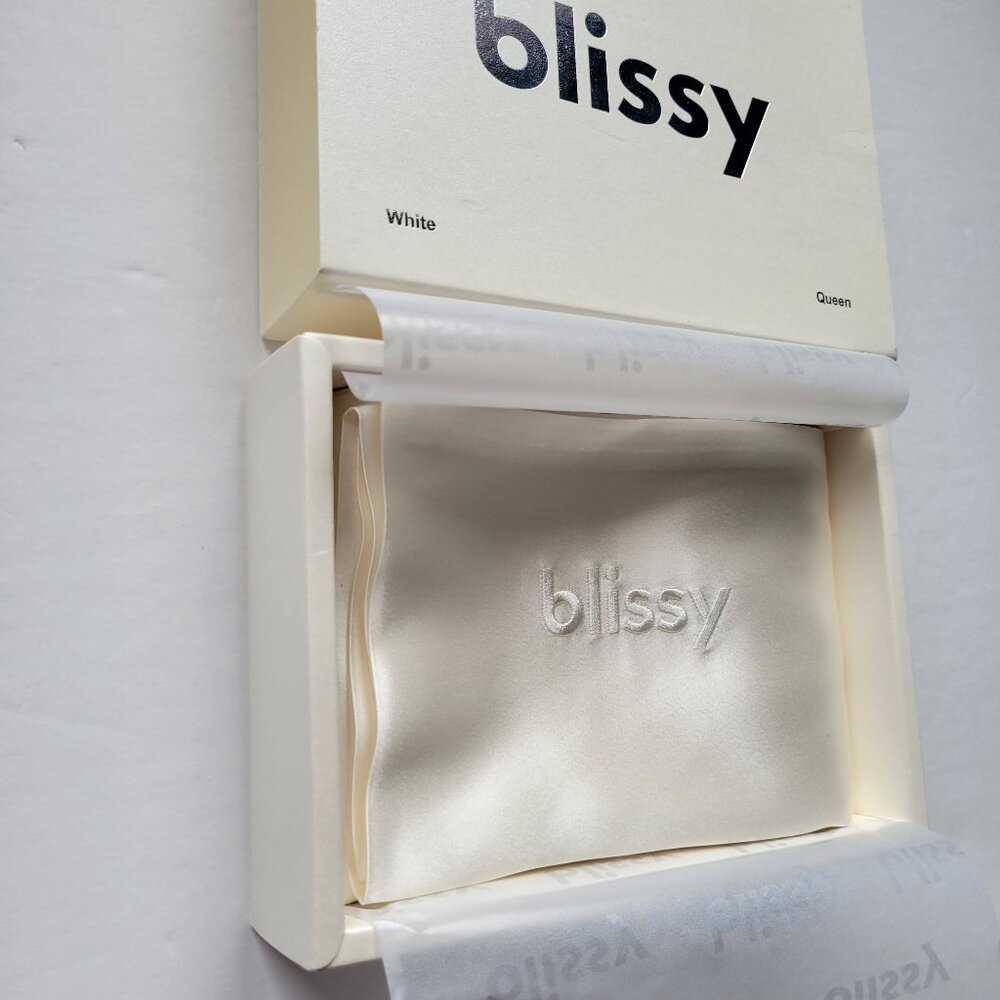 NWT Blissy 100% Silk Queen Pillowcase in White - Picture 7 of 10
